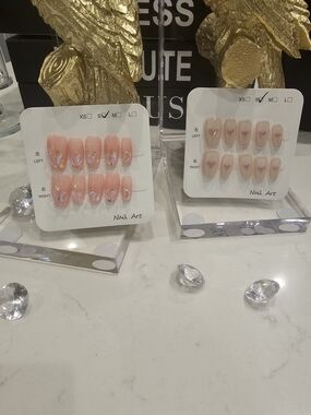 Nail Art Press-On Nails in Soft Pink with Iridescent Accent - Small